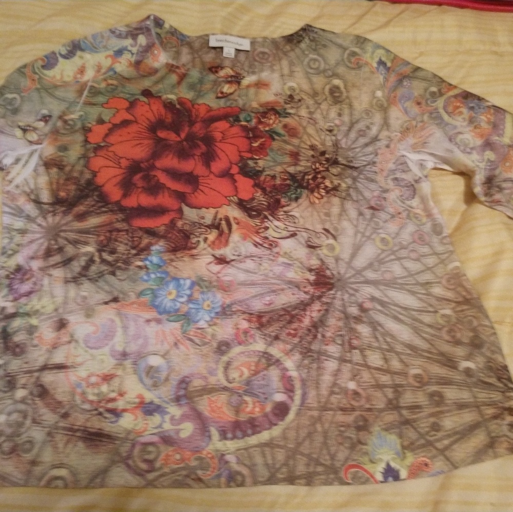 Such a pretty spring tee!😊